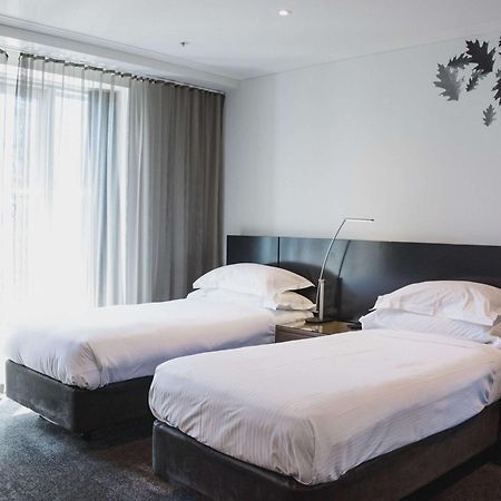 The Como Melbourne Buitenkant foto A room at the hotel