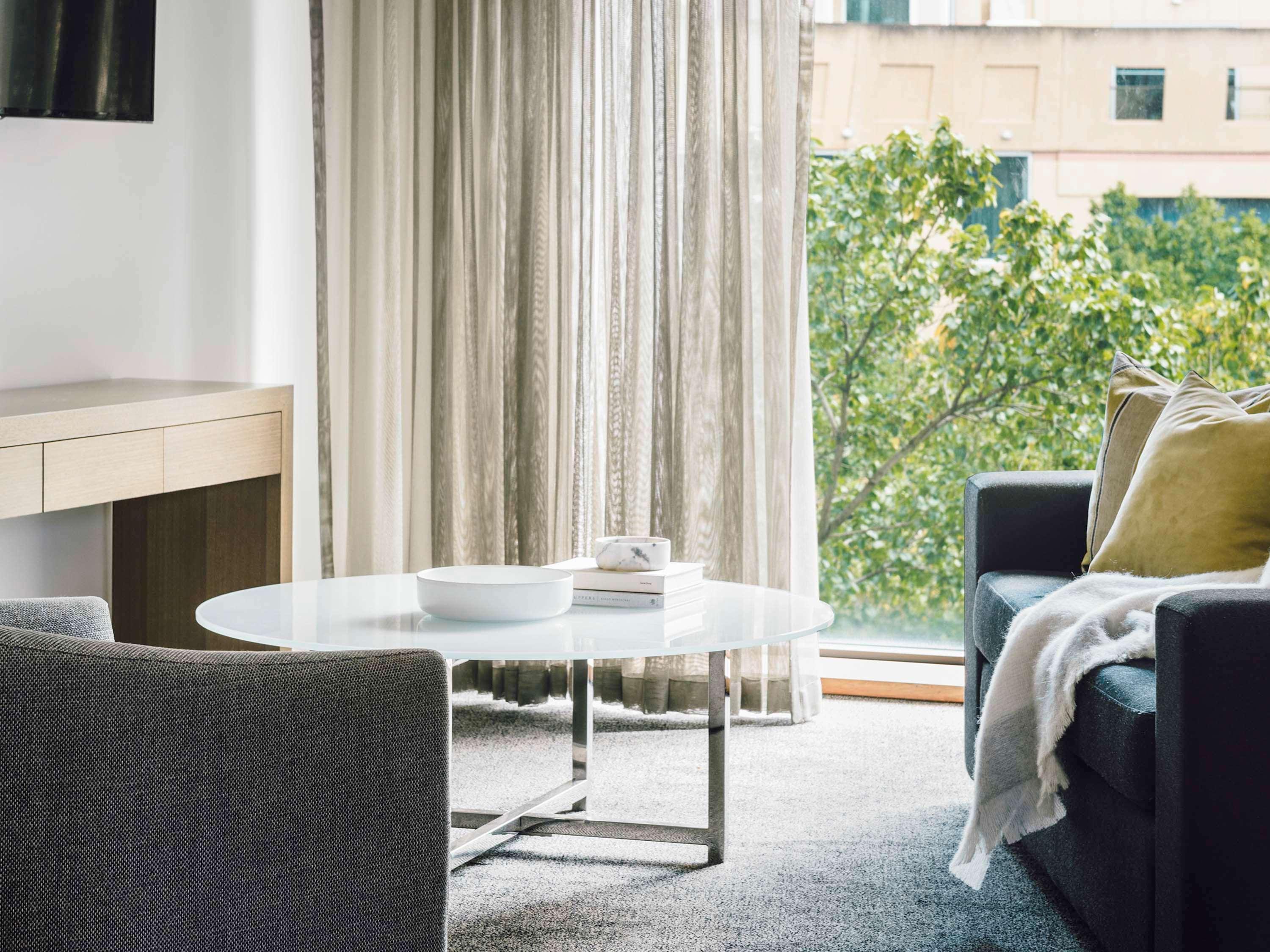 The Como Melbourne Buitenkant foto A living room at the hotel