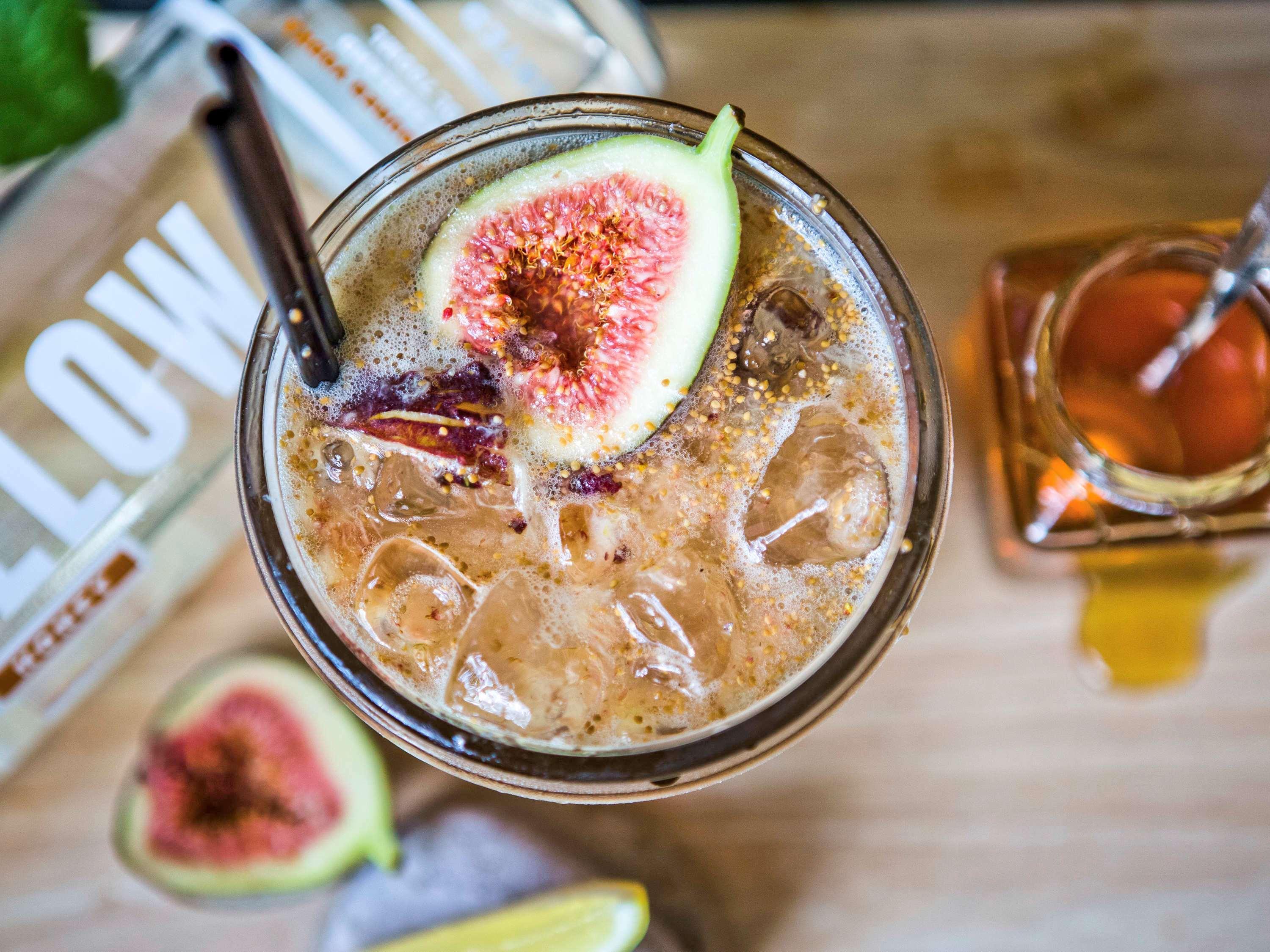 The Como Melbourne Buitenkant foto A fig and honey cocktail