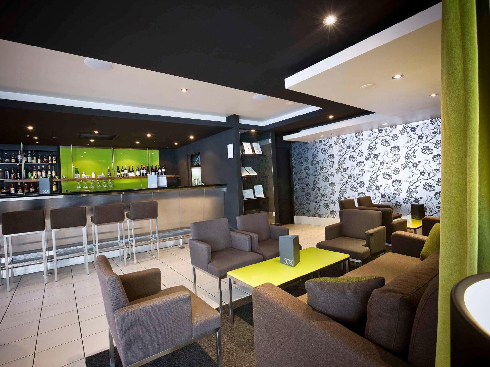 The Como Melbourne Buitenkant foto The lounge at the airport