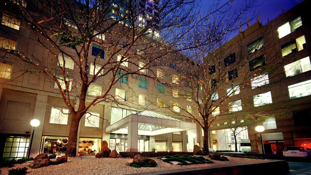 The Como Melbourne Buitenkant foto The courtyard at the Mayo Clinic in Rochester, Minnesota